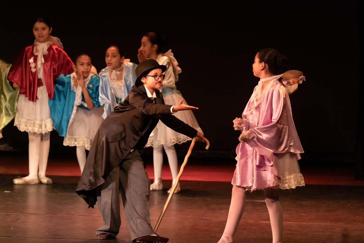 Fotos y video de nuestra Gala 40 años Danzando con el Alma.